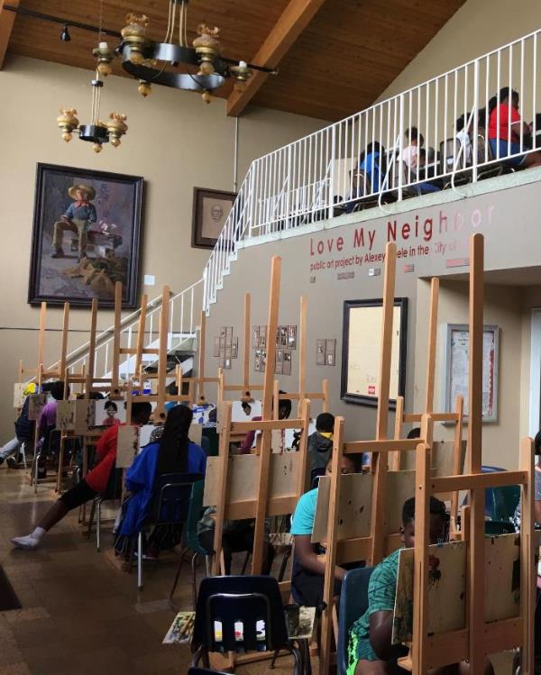 Photograph of students working at easels in class taught by Culver City Artist Laureate Alexey Steele at his Artward! Gallery in Scottsdale, CA