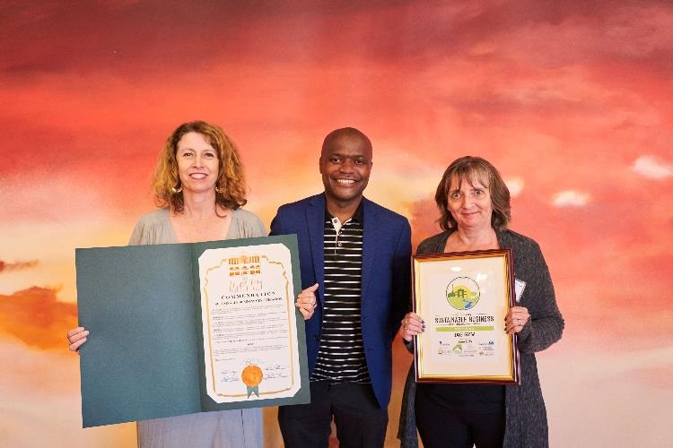 Photograph of Mayor Daniel Lee representatives from Jag Gym receiving Sustainable Business Certificate at event June 2022