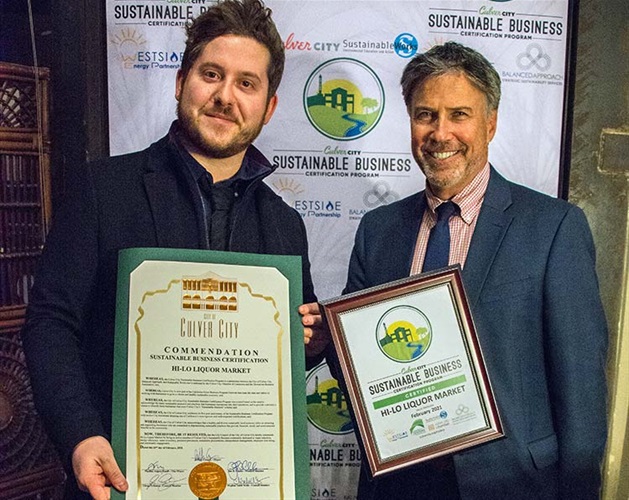 Mayor Jeff Cooper presenting Sustainable Certificate to Hi-Lo LIquor Market