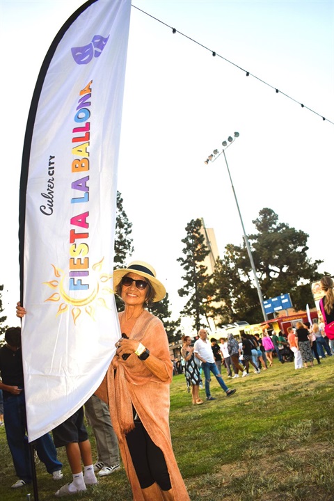 Guest-with-Feather-Banner