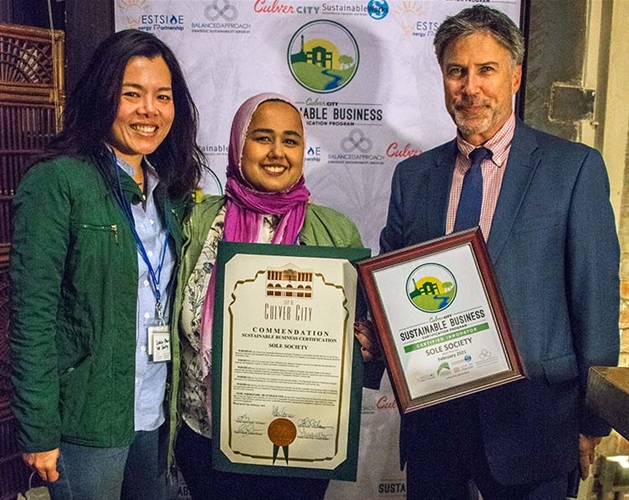 Mayor Jeff Cooper presenting Sustainable Certificate to Sole Society